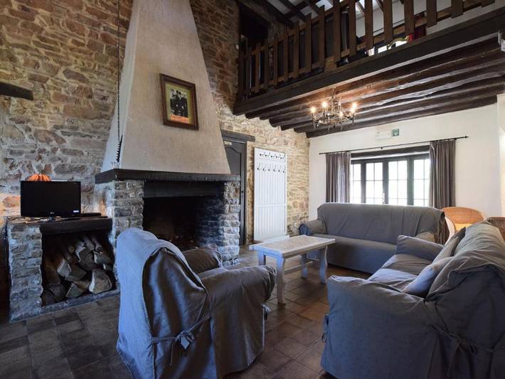 Location de vacances pour 16 personnes, avec jardin ainsi que sauna et terrasse dans Montleban