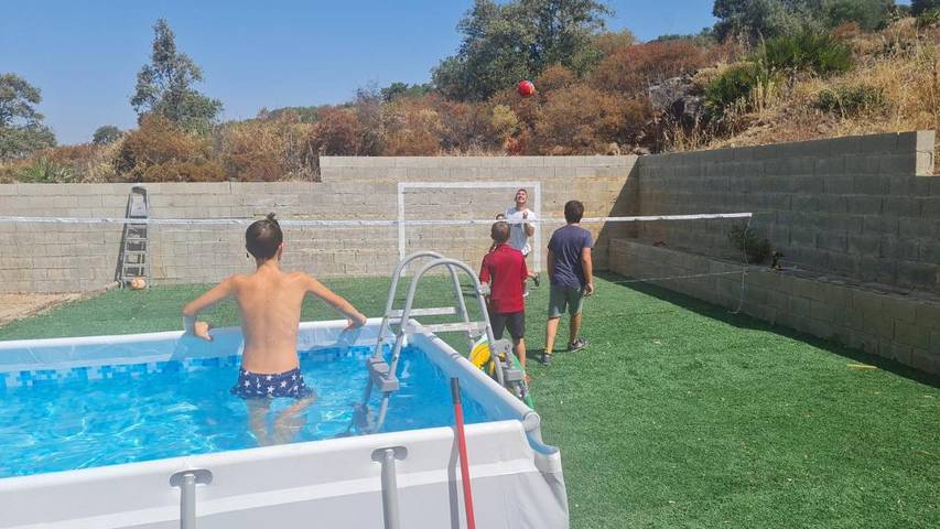 Apartamento para 8 personas, con Balcón y Terraza además de Jardín y Piscina en El Castillo de las Guardas