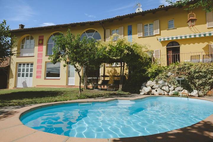 Ferienhaus für 8 Personen, mit Terrasse und Garten sowie Pool in Castagnole delle Lanze