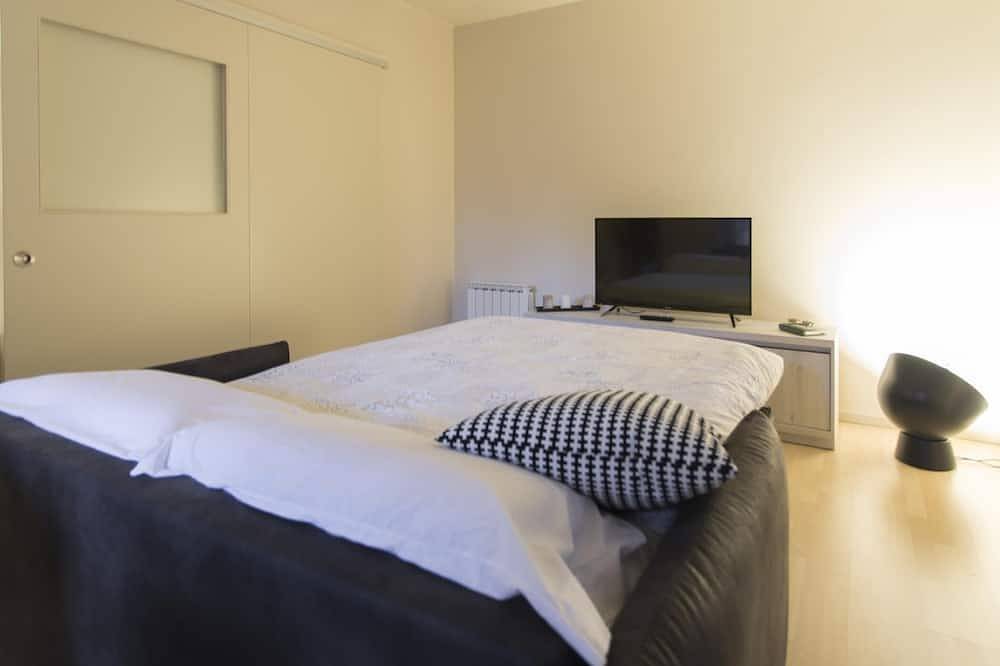 Entire apartment, Cort Reial 2B - Holiday Apartment Rental in Girona | Bravissimo in Girona, Gironès