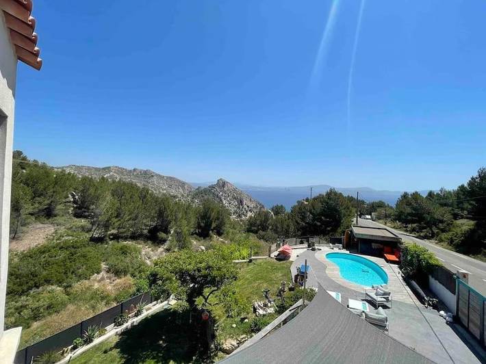 Location de vacances pour 8 personnes, avec jardin ainsi que vue et piscine, animaux acceptés à Le Rove - 3