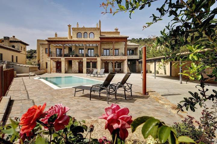 Gîte pour 8 personnes, avec jardin ainsi que vue et piscine, animaux acceptés à Alquézar - 3