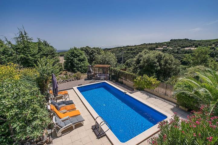 Location de vacances pour 7 personnes, avec jardin et terrasse à Cabrerolles