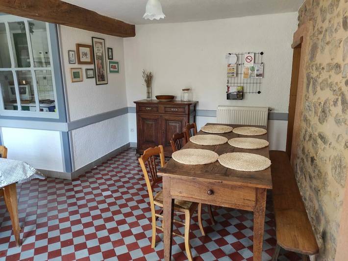 Gîte pour 6 personnes, avec piscine ainsi que jardin et terrasse, animaux acceptés dans la Loire - 4