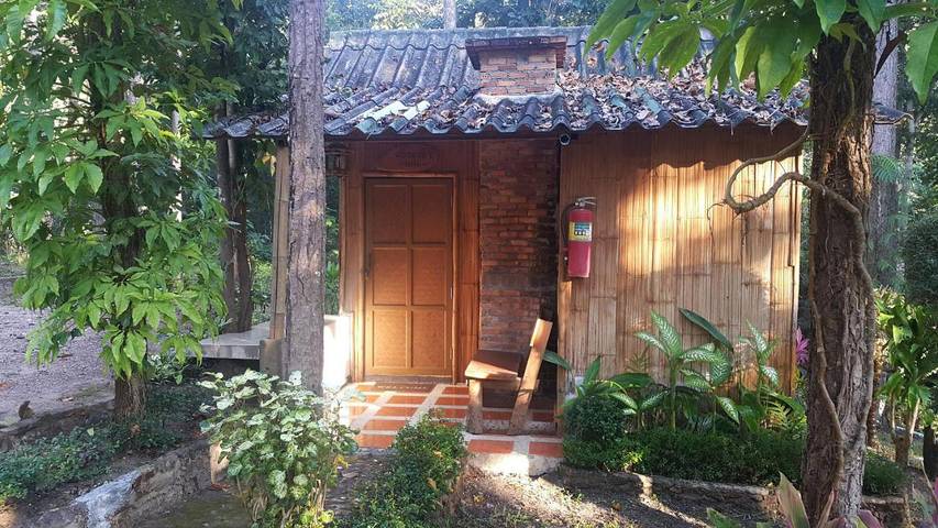 Maison d’hôte pour 2 personnes, avec jardin dans Mae Hong Son