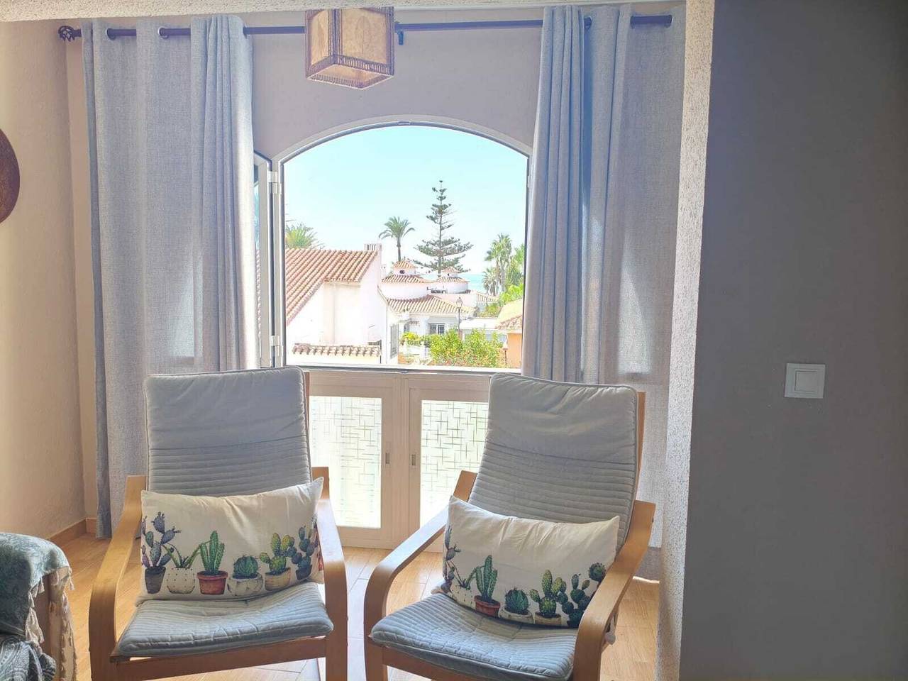 Apartamento entero, Apartamento 'Balcón Pueblo Andaluz' con vistas al mar, Wi-Fi y aire acondicionado in Torrox Costa, Torrox