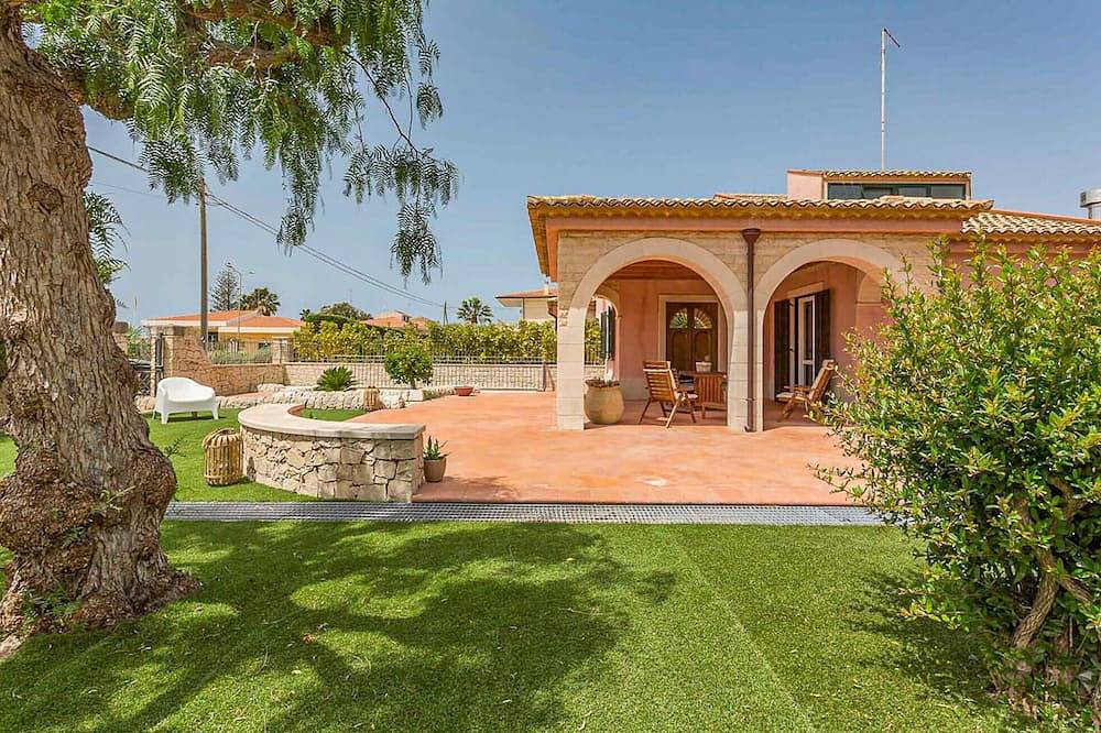 3 bedroom stunning home in Marina di Modica in Marina di Modica, Modica