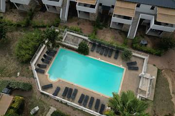 Gîte pour 4 personnes, avec jardin ainsi que terrasse et piscine dans Plage De L Ovu Santu