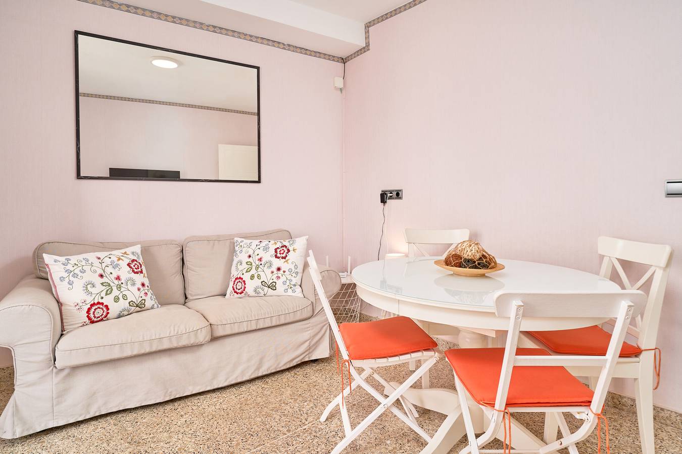 Geheel appartement, Appartement 'Frente Al Mar Y A Pie De Playa' met Balkon, Wi-Fi en Airconditioning in Motril, Costa Tropical