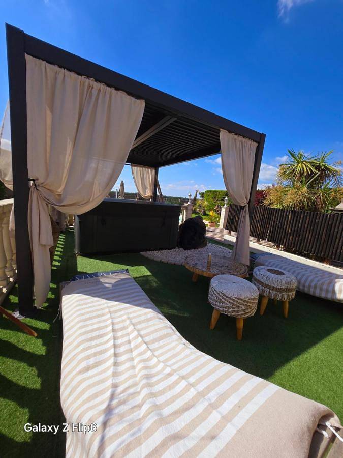 Location de vacances pour 2 personnes, avec jardin et piscine ainsi que jacuzzi et sauna à Lançon-Provence - 4