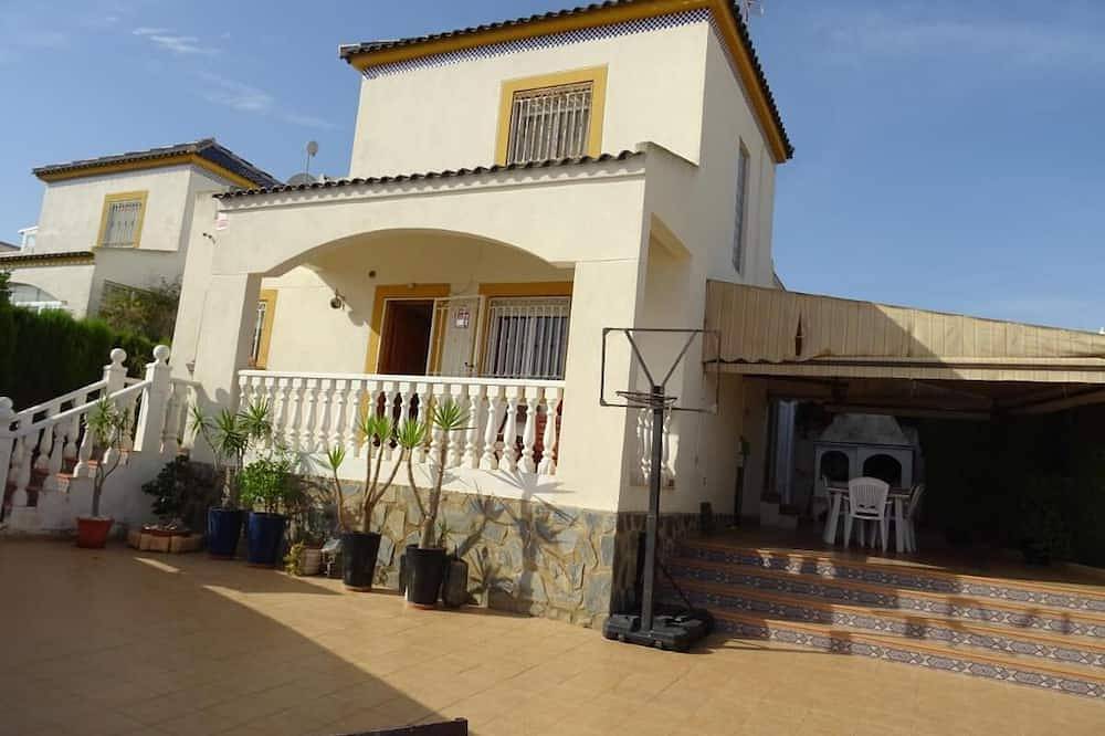Villa Mirador de los Balcones avec terrasse, barbecue et piscine communautaire in Los Balcones, Torrevieja