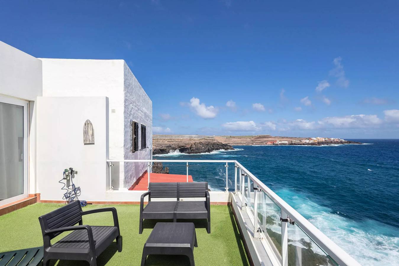 Ganzes Studio, Modernes Studio-Apartment mit Terrasse, 2,5 km von Playa de Sardina entfernt in Gáldar, Gran Canaria Nord