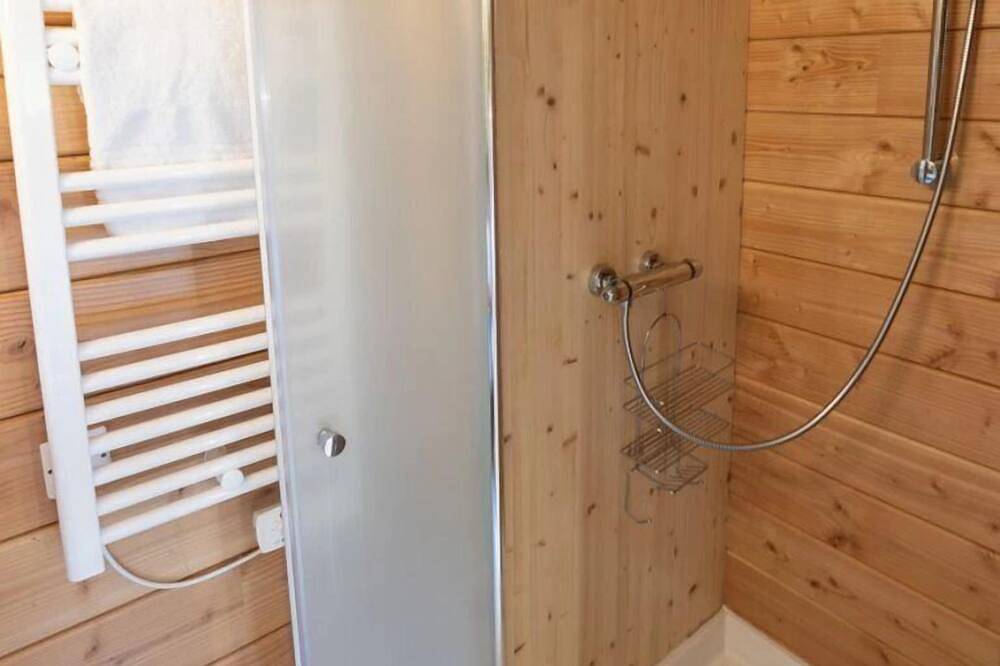 Zecamping 3 étoiles piscine couverte animaux acceptés locatif clim in Chamberet, Région de Tulle