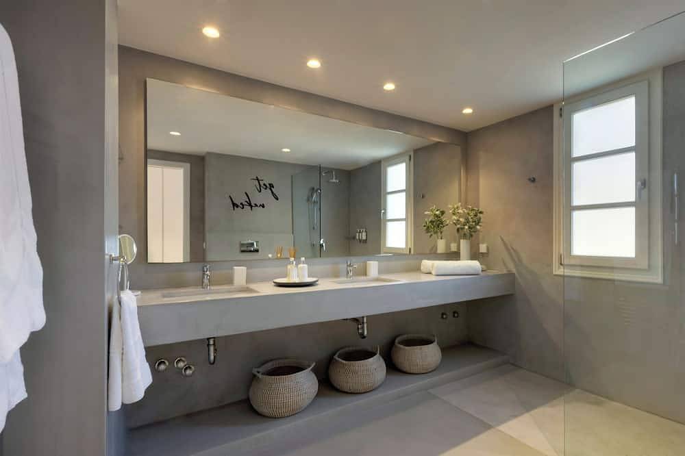 Ultra Luxurious 9-bedroom residence in Spetses, fully staffed with private chef in Spetses City, Spetses