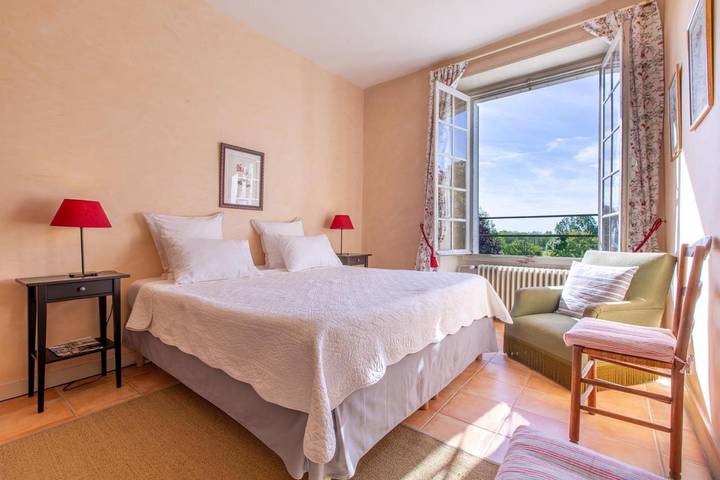 Location de vacances pour 2 personnes, avec terrasse ainsi que jardin et vue à Candé-sur-Beuvron - 2