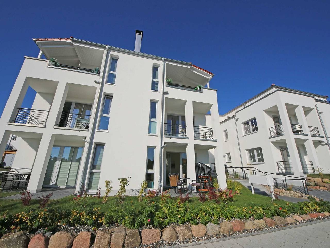 Ganze Ferienwohnung, P: Villa Antje Whg. 03 mit Terrasse - Villa Antje Whg. 03 mit Terrasse in Göhren, Rügen