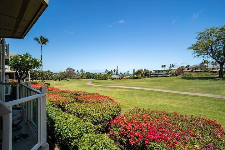 Vacation rental for 4 people, with pool and hot tub as well as balcony in Wailea