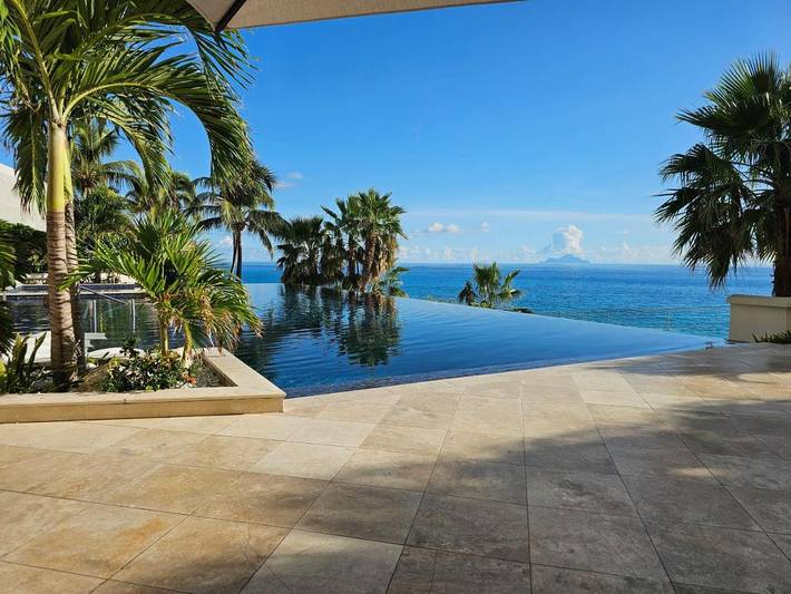 Vakantieappartement voor 5 personen, with uitzicht and sauna as well as zwembad and terras op Sint Maarten