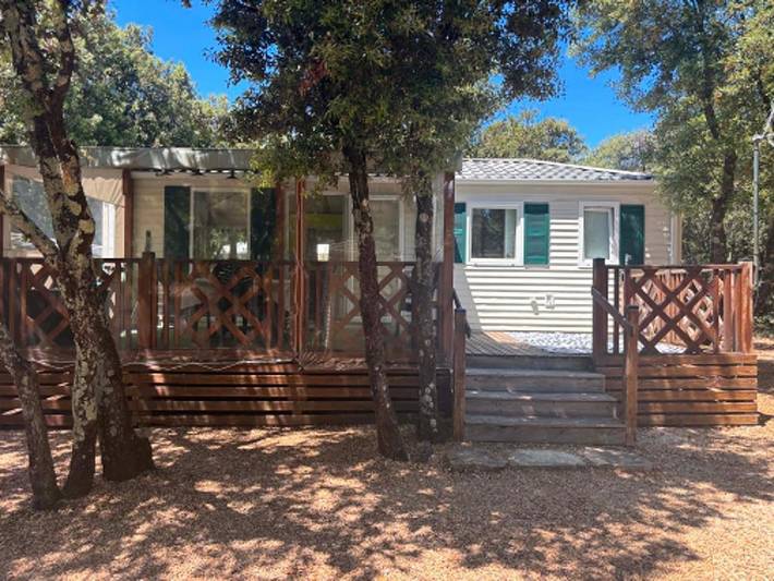 Camping pour 4 personnes, avec Terrasse et Jardin ainsi que Piscine et Vue
