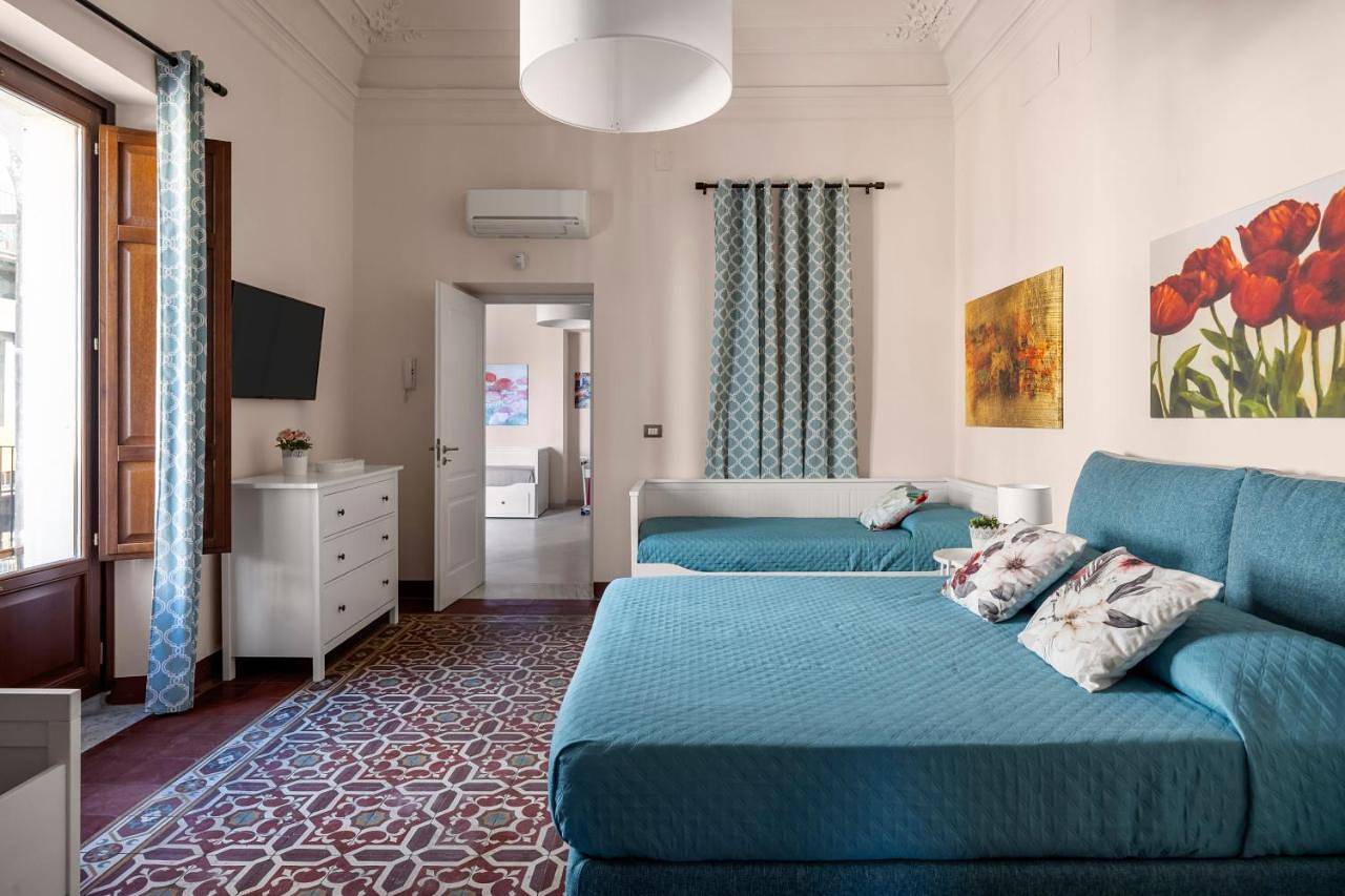 Delightful Home with heated saltwater pool and parking near Taormina, Catania, the Sea and Mount Etna in Giarre, Catania e dintorni