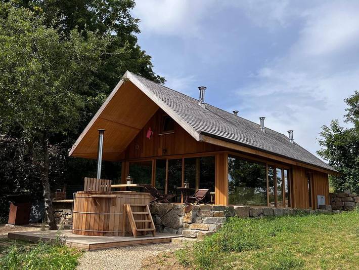 Location de vacances pour 8 personnes, avec Jacuzzi ainsi que Terrasse et Vue à Onhaye
