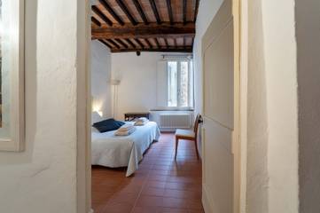 Vacation Rental for 4 Guests in Siena, Siena Province, Picture 4