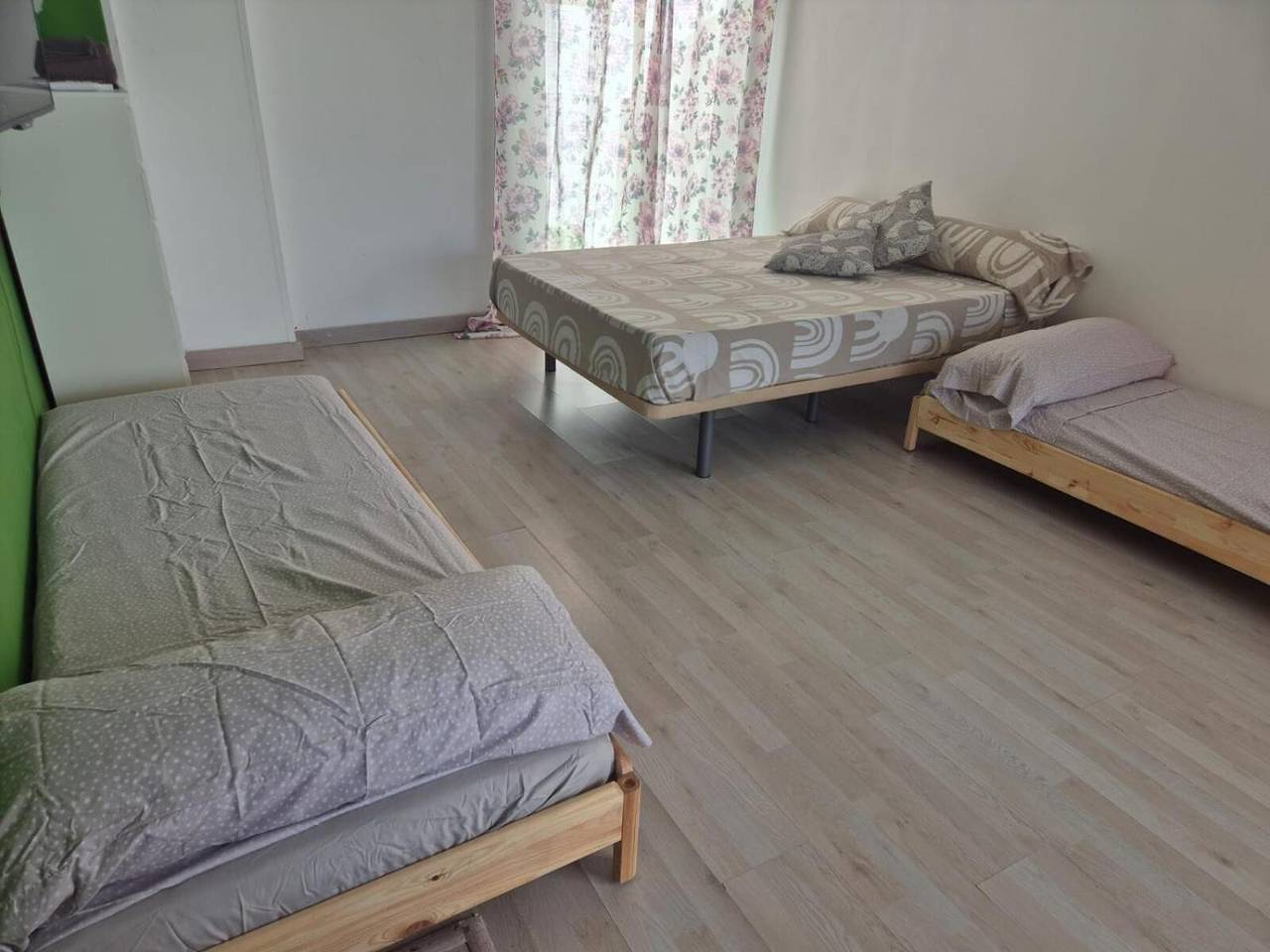 Estudio entero, Estudio 'Las Florecillas' con Terraza Privada, Wi-Fi y Aire Acondicionado in Málaga Centro, Málaga