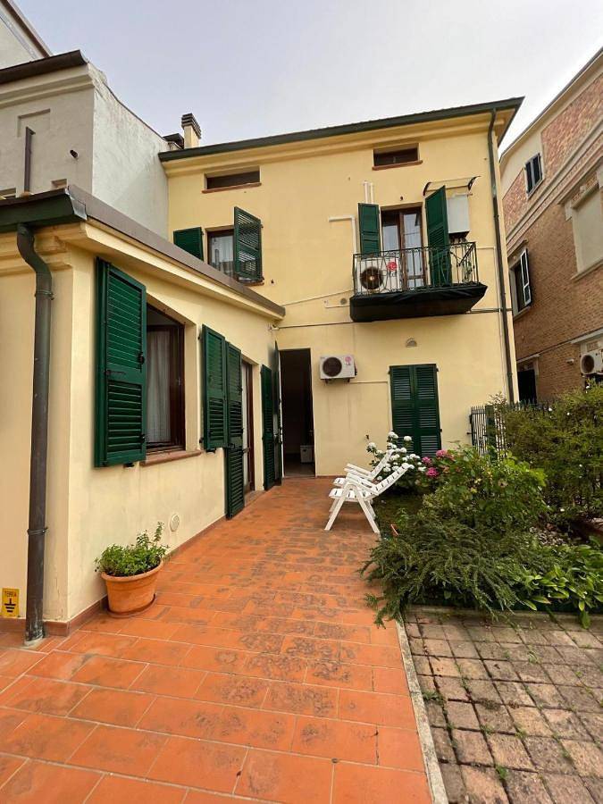 Appartamento per 4 persone, con Giardino a Falconara Marittima