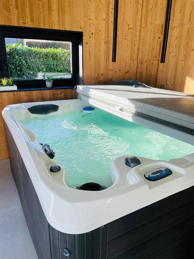 Maison de vacances pour 8 personnes, avec Jacuzzi et Terrasse ainsi que Jardin et Sauna dans Sarreguemines