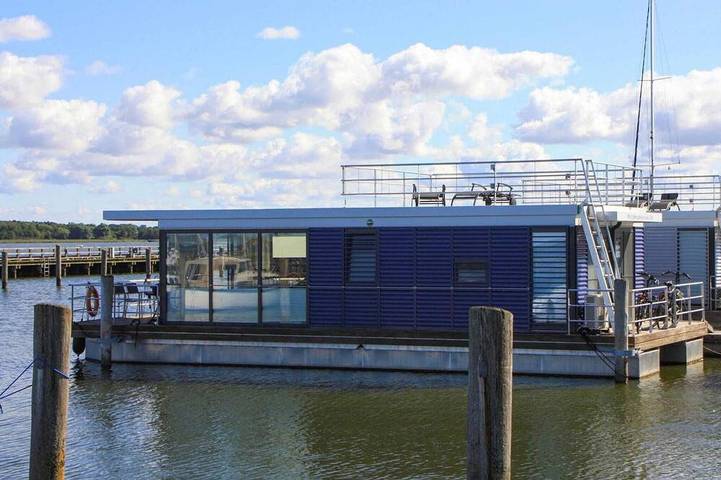 Hausboot für 4 Personen, mit Terrasse in Ribnitz-Damgarten
