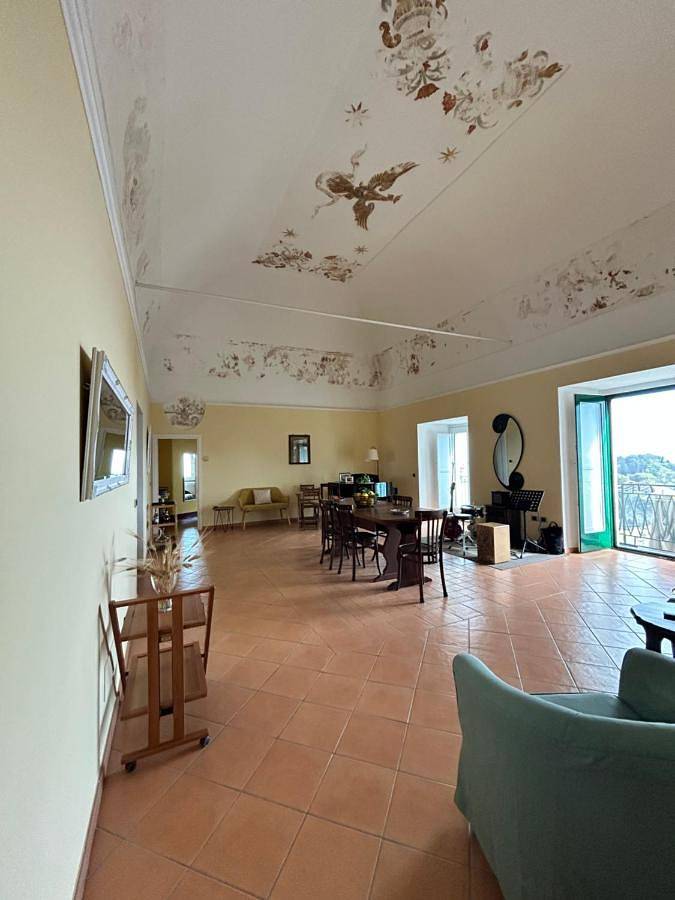 Palazzo Verone in Pontone, Scala