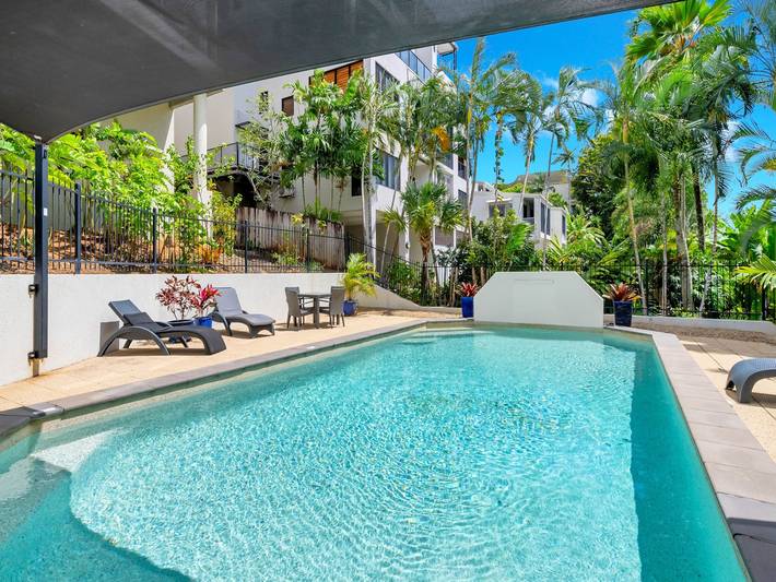Apartamento entero, Apartamento de 3 dormitorios frente a la playa con piscina y vistas impresionantes al mar in Trinity Beach, Cairns