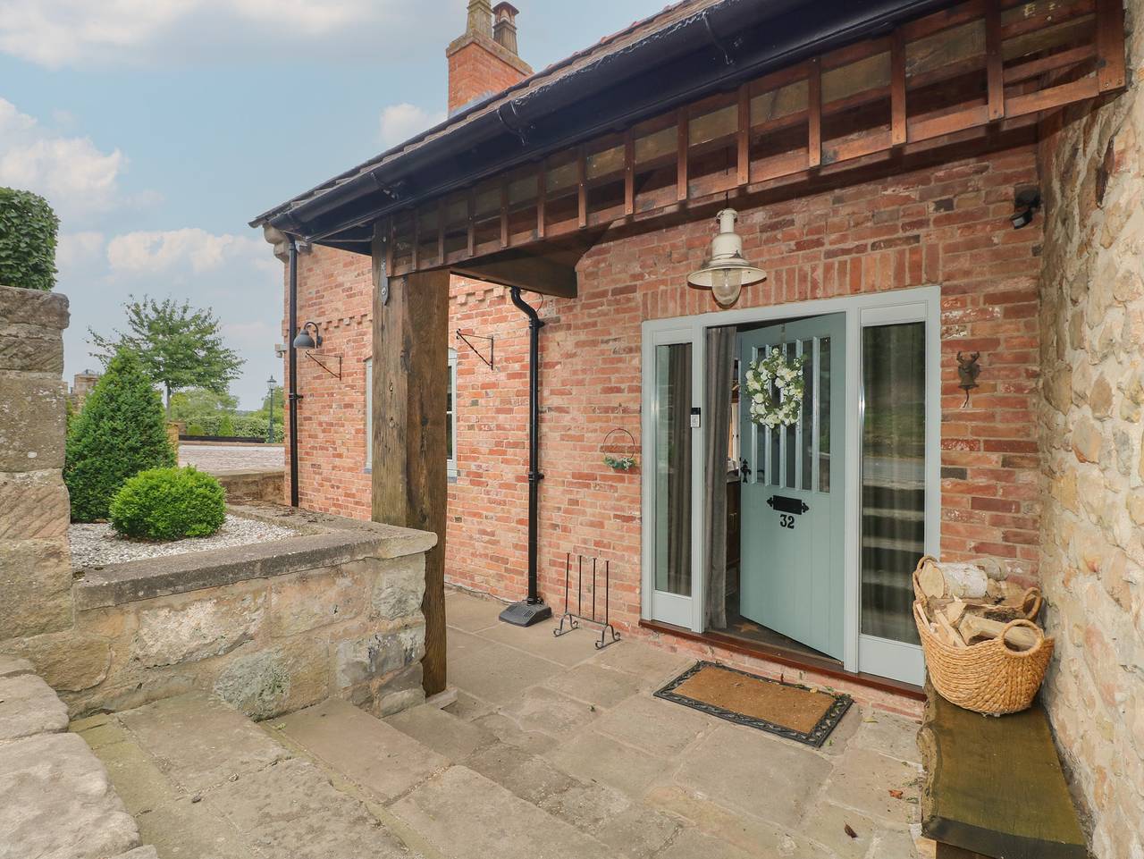 New Elms Farmhouse in Melbourne (Derbyshire), Derbyshire