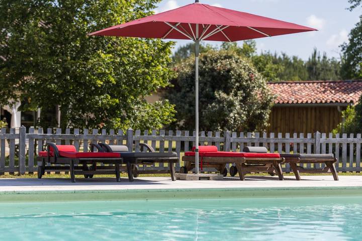 Gîte pour 4 personnes, avec terrasse ainsi que piscine et jardin dans les Landes