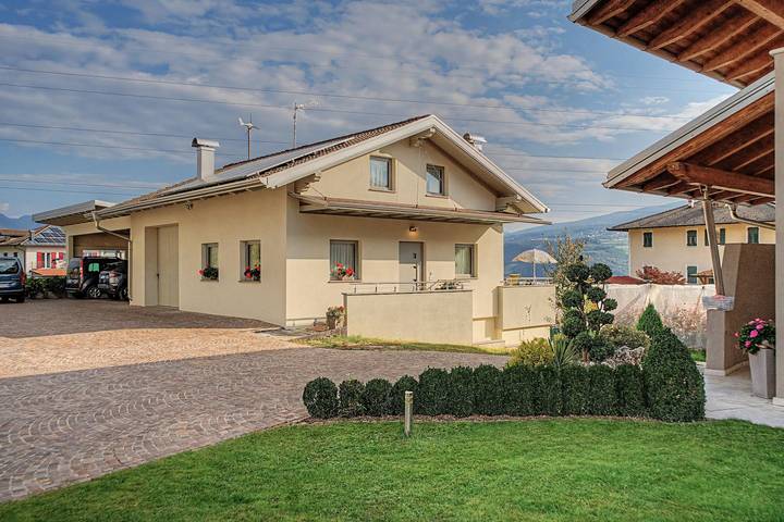 Holiday home 'Casa Mirtillo' with balcony, Wi-Fi and air conditioning in Tassullo, Ville d'Anaunia