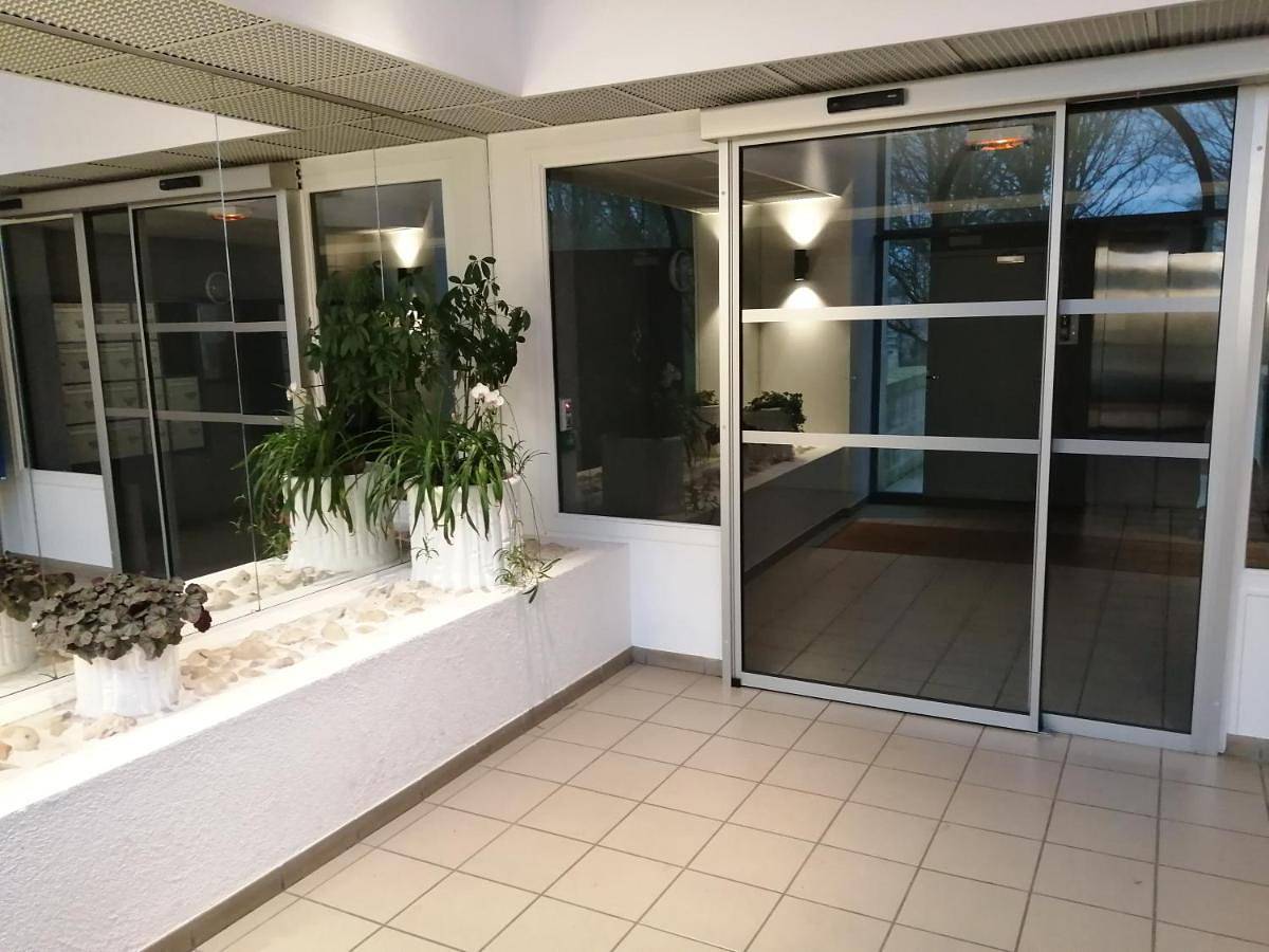 Double Room with Private Bathroom in Rochefort, Région de Rochefort