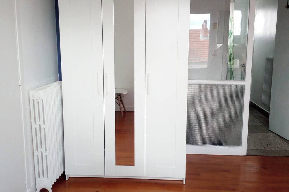 Appartement entier, Charmant F2 avec vue, proche centre in Clermont-Ferrand, Parc naturel régional des Volcans d'Auvergne