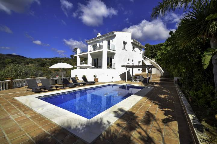 Villa pour 8 personnes, avec terrasse ainsi que jardin et vue à Marbella