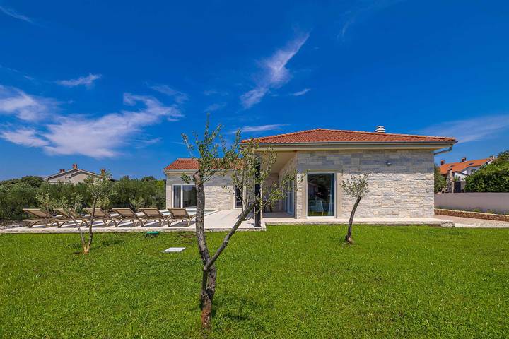Ferienhaus für 8 Personen, mit Terrasse und Garten sowie Pool in Pinezici - 3