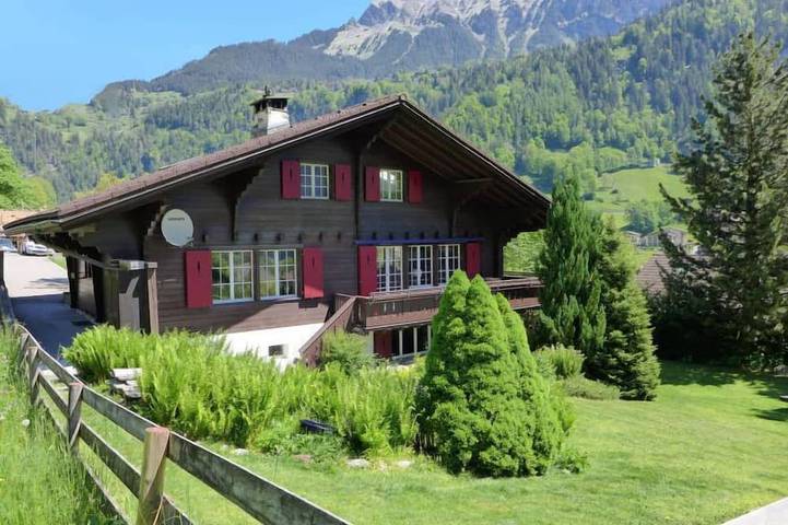 Ferienhaus für 12 Personen, mit Garten und Balkon in Lauterbrunnen