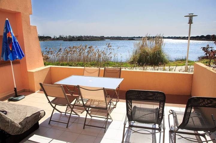 Location de vacances pour 4 personnes, avec piscine et terrasse dans Port Camargue