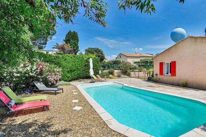 Location de vacances pour 6 personnes, avec piscine et terrasse à Eyragues - 4