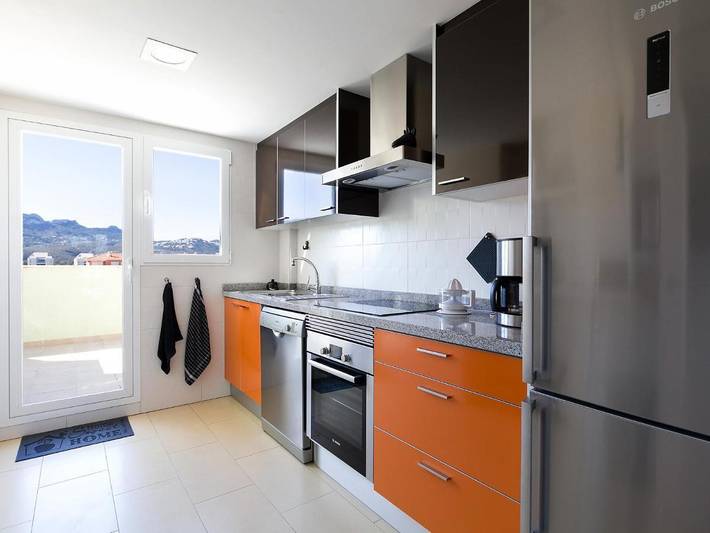 Gîte pour 6 personnes, avec Terrasse ainsi que Jardin et Piscine dans Les Deveses - 4
