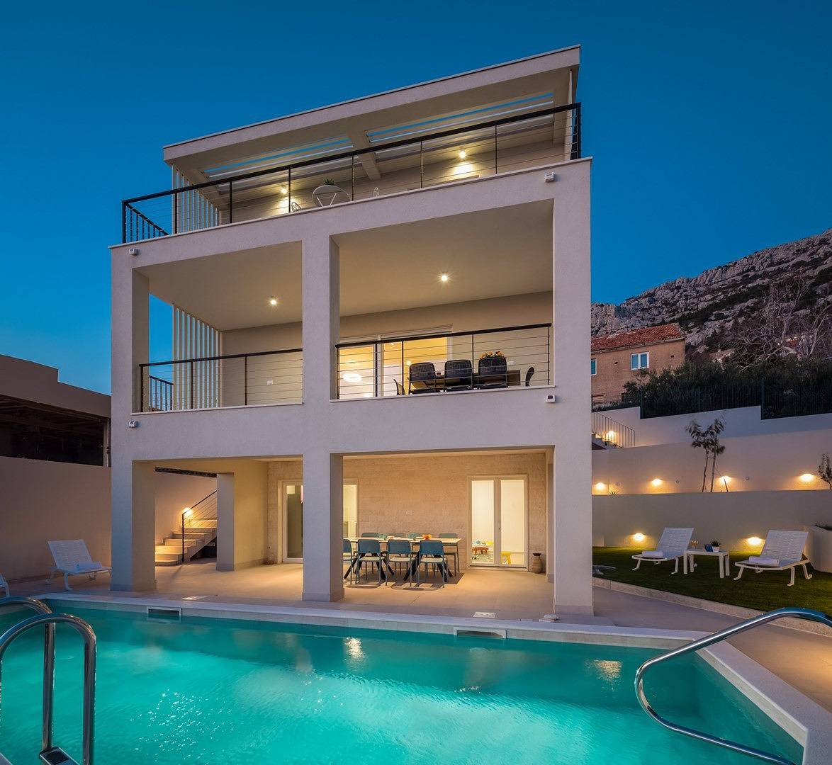 Villa Maris & Ivana Brela 2x28m2 beheizter Pool, Fitnessraum, Familiengrill in Brela, Makarska Riviera