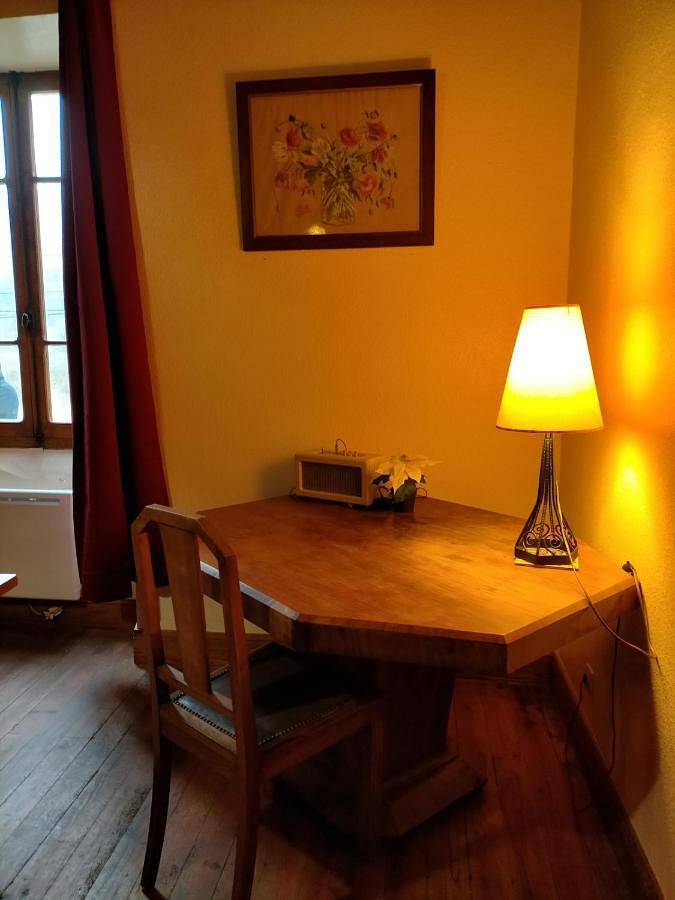 Location de vacances pour 12 personnes, avec jardin ainsi que vue et terrasse à Ercé - 4