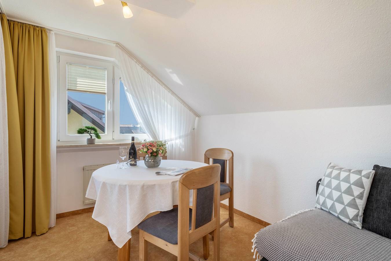 Ganze Wohnung, Schöne Ferienwohnung "Lilo" ganz nah am Bodensee mit Blick auf den See und die Berge in Immenstaad, Immenstaad am Bodensee