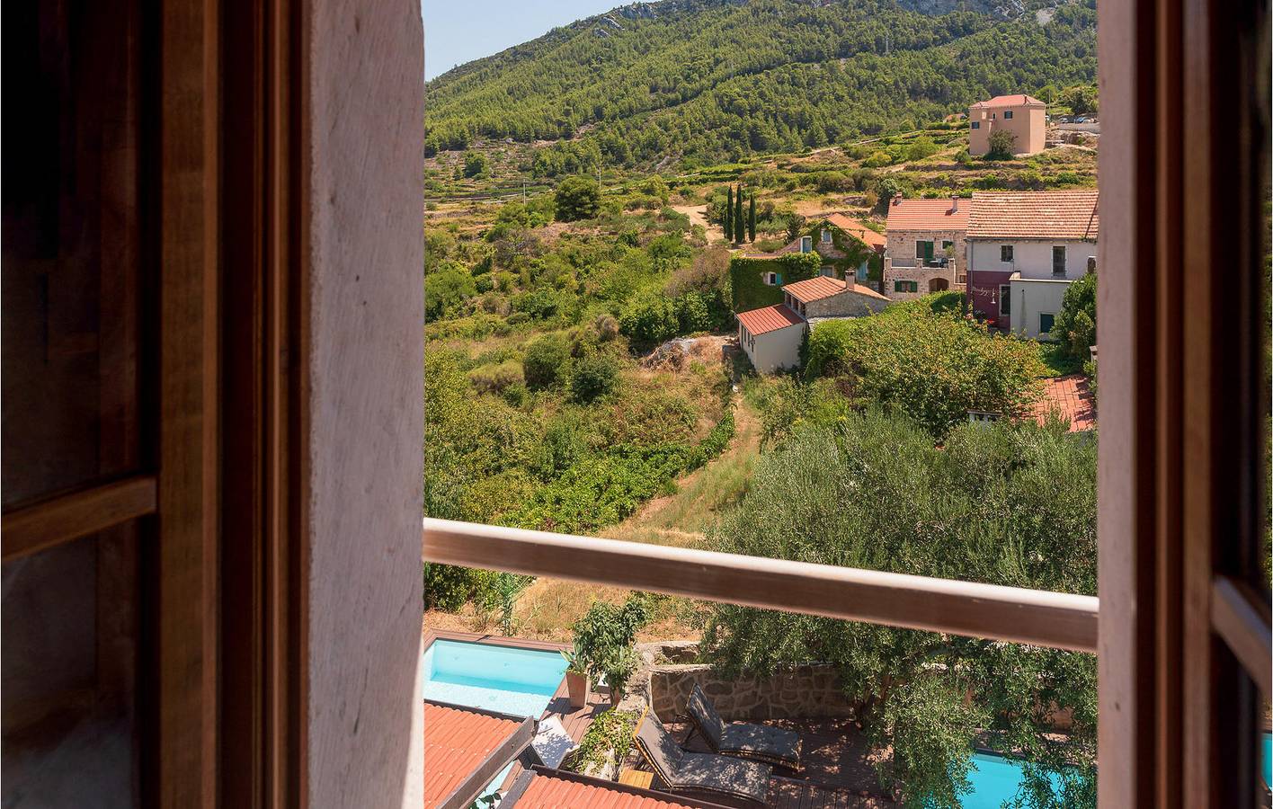 Apartment mit Meerblick, Pool, WLAN und Küche in der Nähe des Stadtzentrums von Pitve in Pitve, Hvar