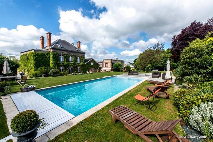Chambre d’hôte pour 2 personnes, avec Terrasse ainsi que Jardin et Piscine
