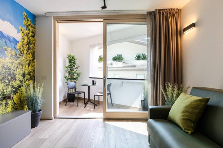 Entire apartment, Apartment 'Boutique Green' with Balcony, Wi-Fi and Air Conditioning in Nago-Torbole, Garda Mountains