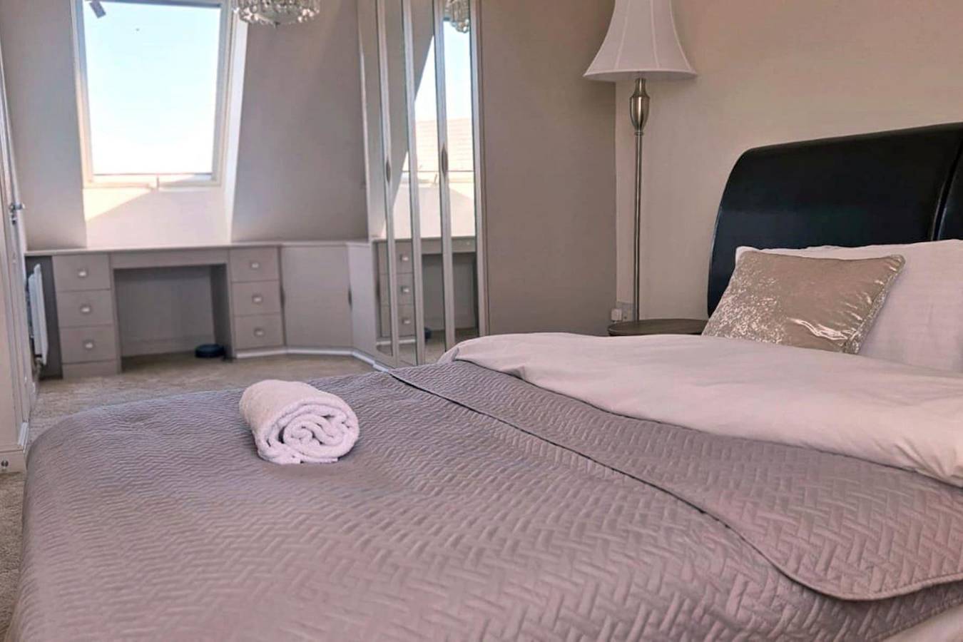 House - Sleeps 11 - Parking - Station Close in Preston, Lancashire